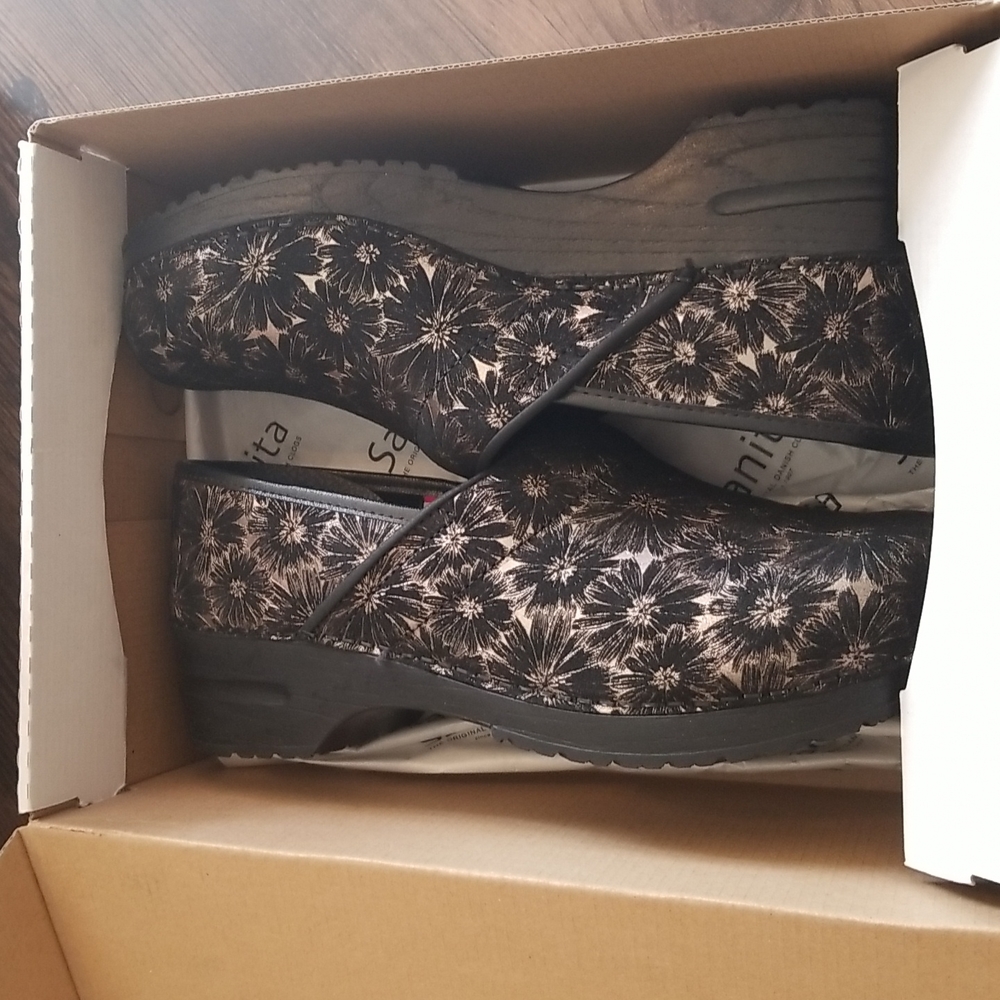 Sanita clogs